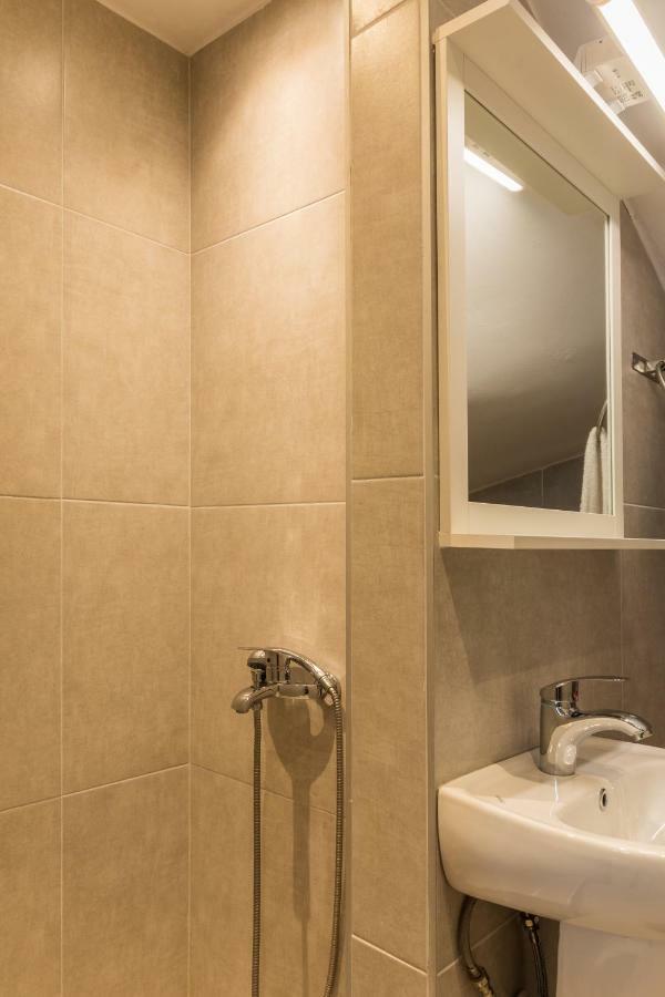 V Luxury Apartments ซีวิรี ภายนอก รูปภาพ